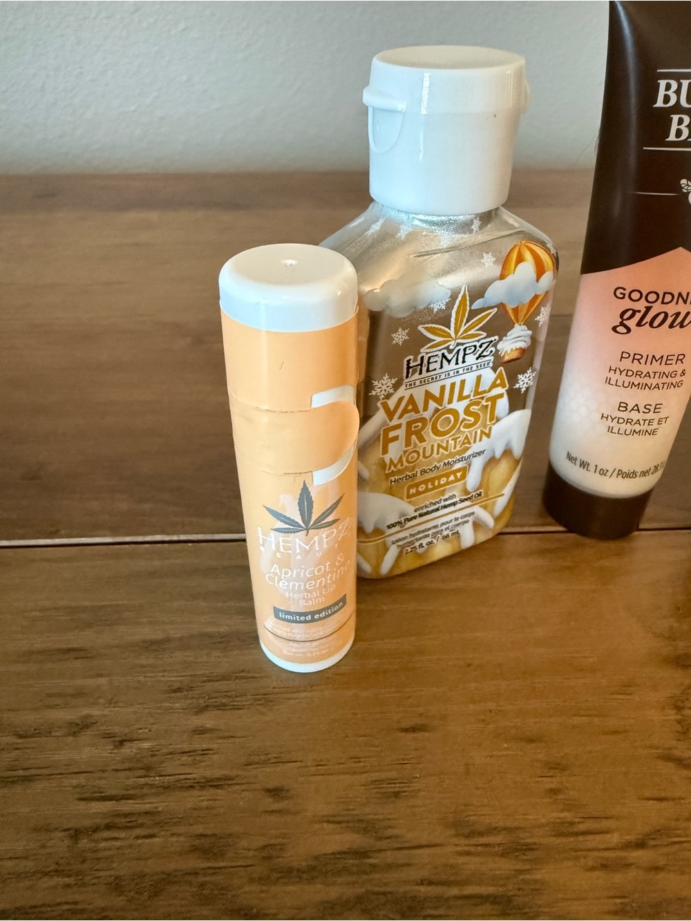 Hempz/Burt's Bees bundle Goodness Glows Primer - Lip Balms - Picture 2 of 3